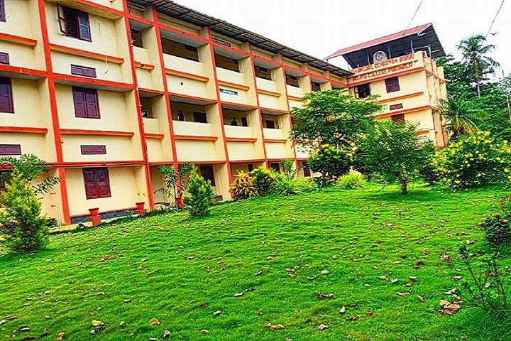 https://cache.careers360.mobi/media/colleges/social-media/media-gallery/14338/2021/2/25/Side View of DB Pampa College Pathanamthitta_Campus-View.jpg